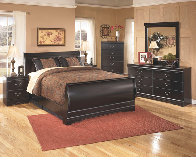 Ashley Huey Vineyard - Black - 6 Pc. - Dresser, Mirror, Chest, Queen Sleigh Bed