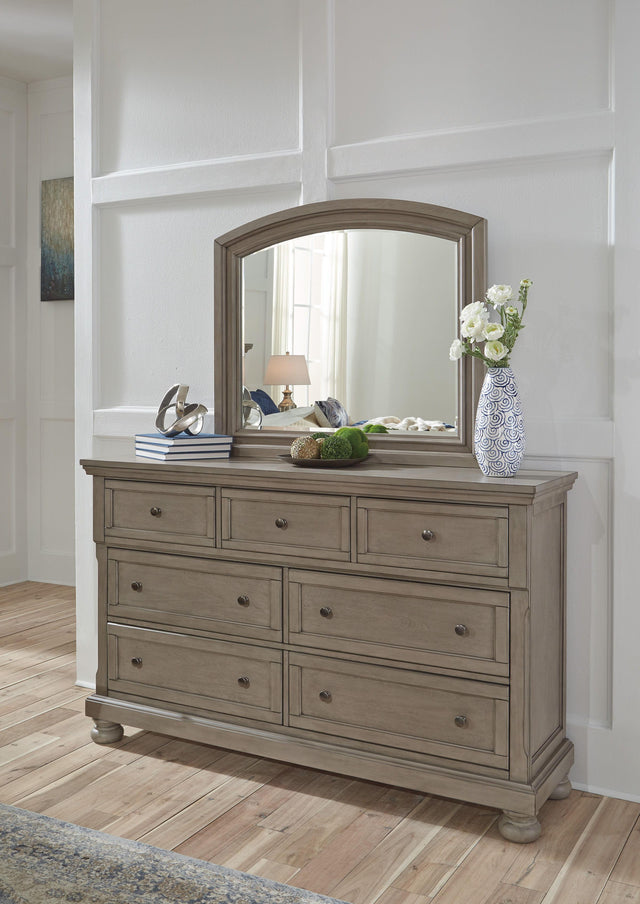 Ashley Lettner - Light Gray - 7 Drawer Dresser, Mirror